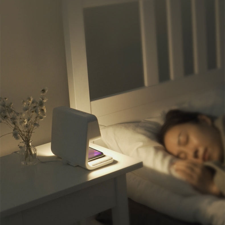 3-in-1 Bedside Lamp with Wireless Charging – Elegant Lighting for Cozy Nights 5