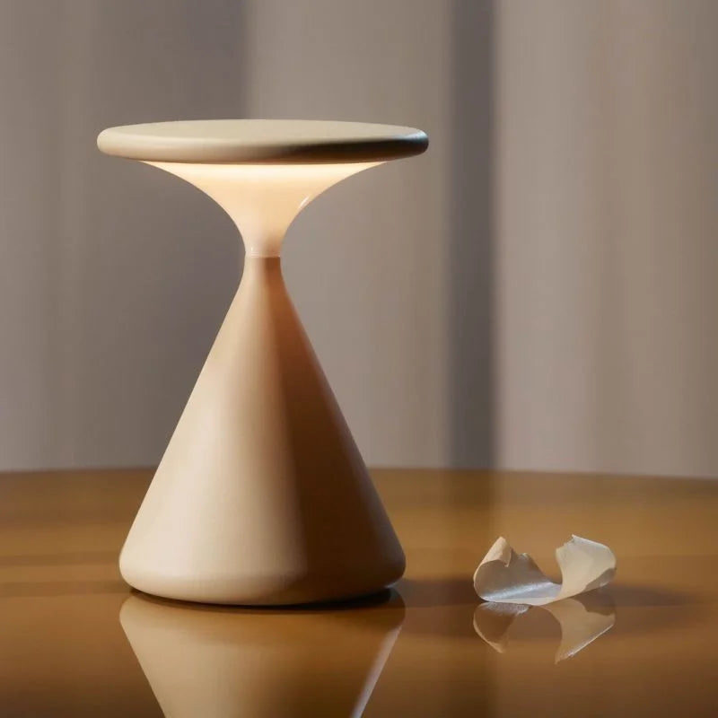 Aaron Akku-Tischleuchte – Stylish Cordless Design for Flexible Lighting 7