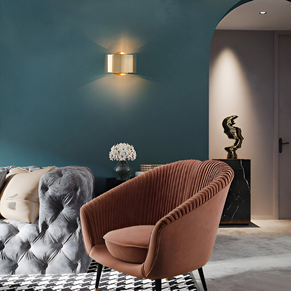 Alecta Wall Lamp Gold – Minimalist Design with Warm Elegance 1