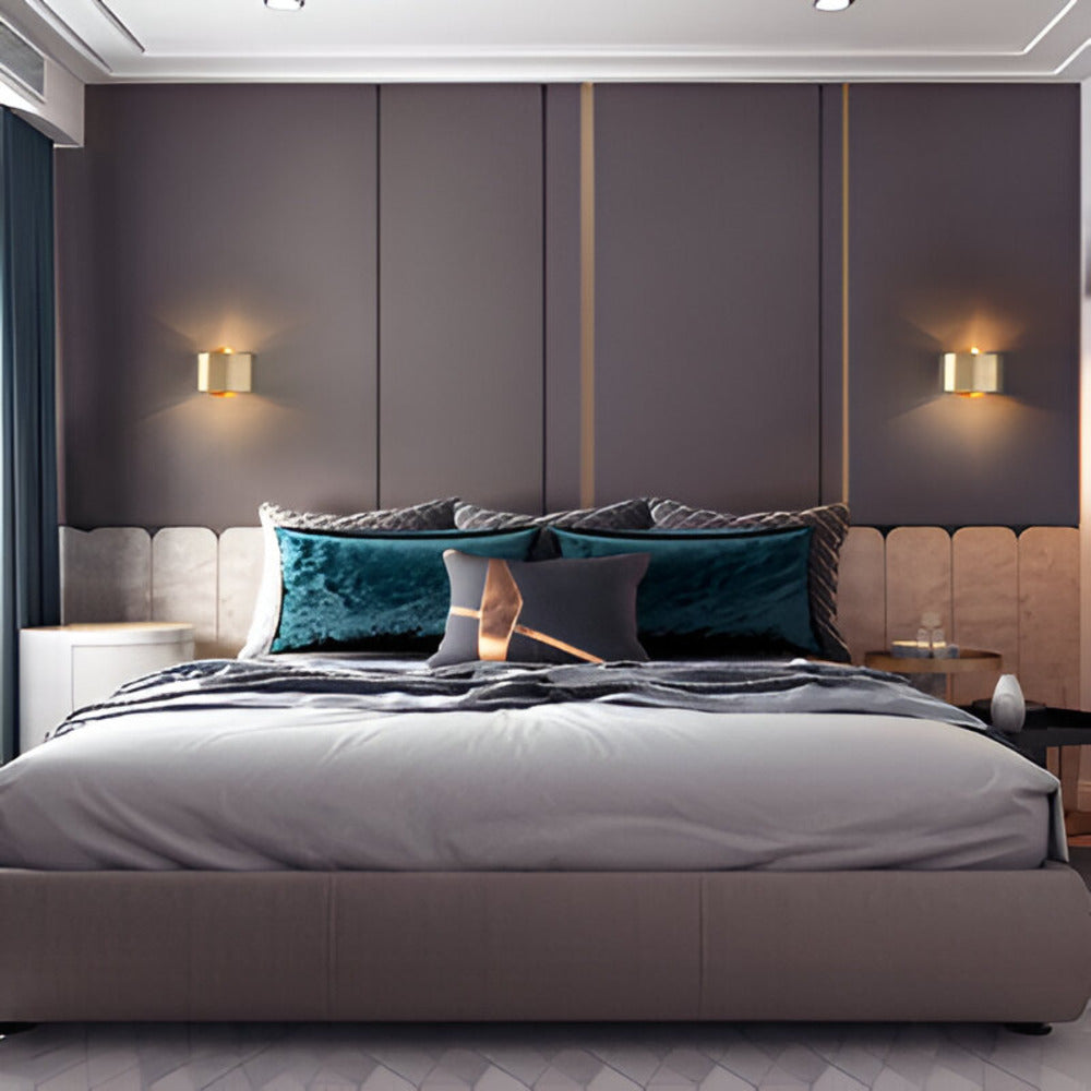 Alecta Wall Lamp Gold – Minimalist Design with Warm Elegance 2