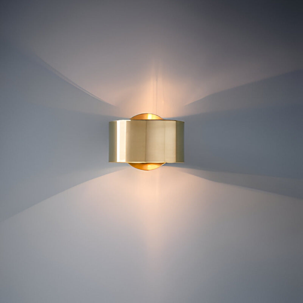 Alecta Wall Lamp Gold – Minimalist Design with Warm Elegance 3