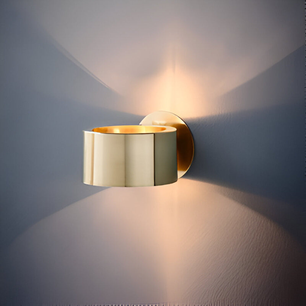 Alecta Wall Lamp Gold – Minimalist Design with Warm Elegance 4
