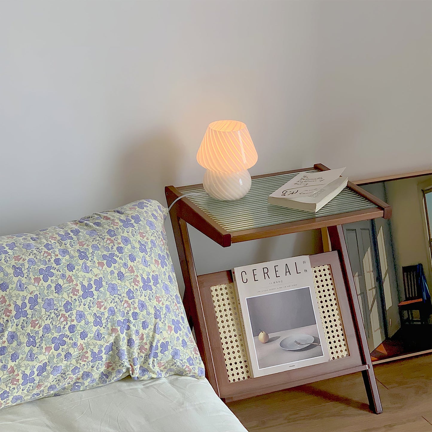 Ansel Glass Table Lamp – Elegant Design for Cozy Spaces 6