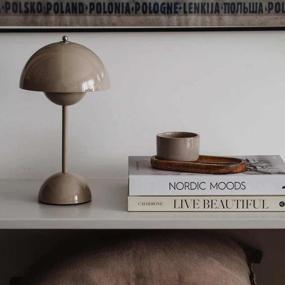 AuroraGlo Table Lamp – Elegant Wireless Design with Dimming Options 2