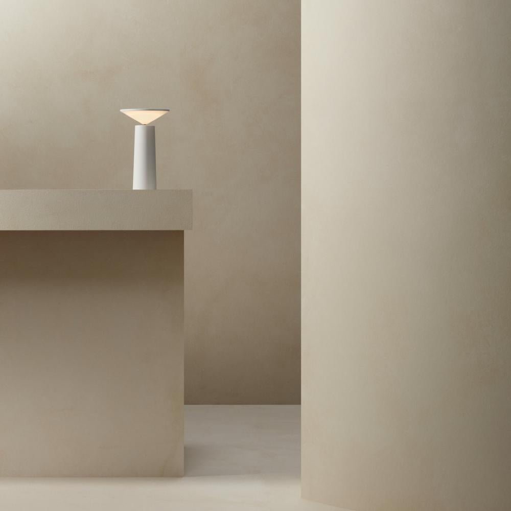 Aurora Table Lamp – Cordless Design with Modern Aesthetics 6