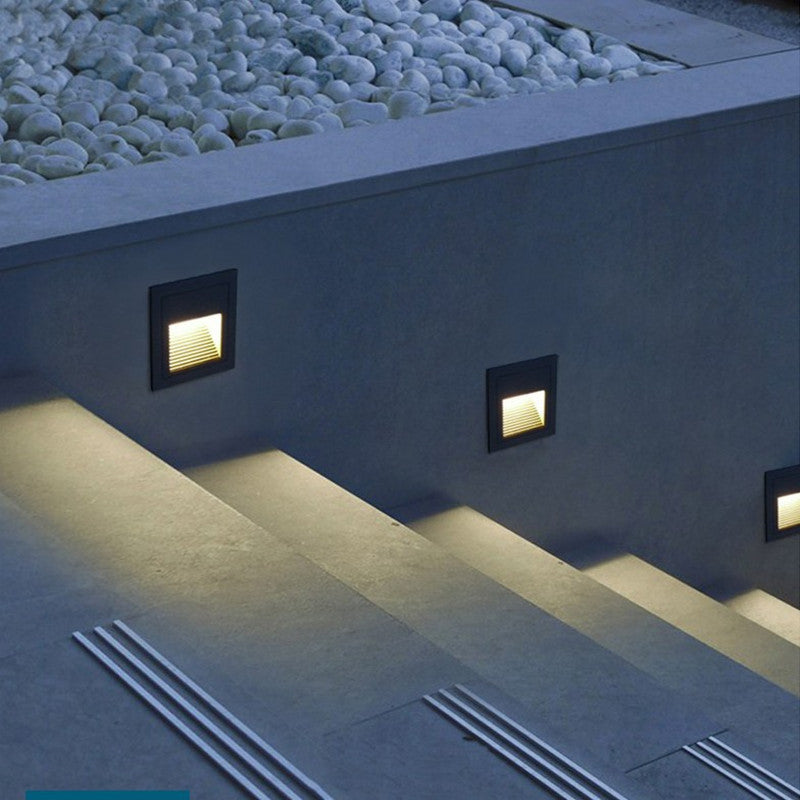 Black Outdoor Wall Lantern – Elegant Illumination for Your Space 4