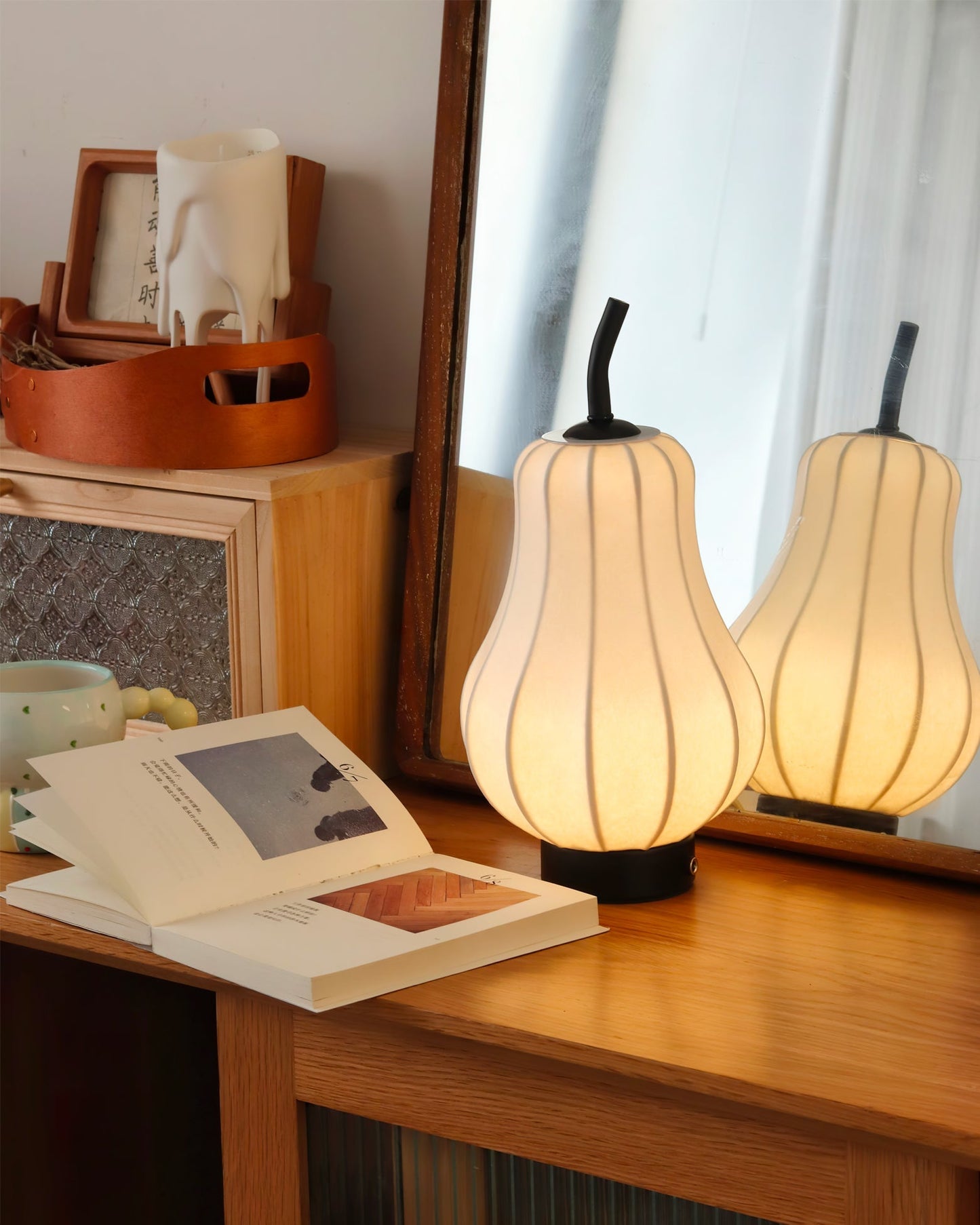 Bulb Table Lamp with Built-In Battery – Stylish Warm Lighting for Any Space 2