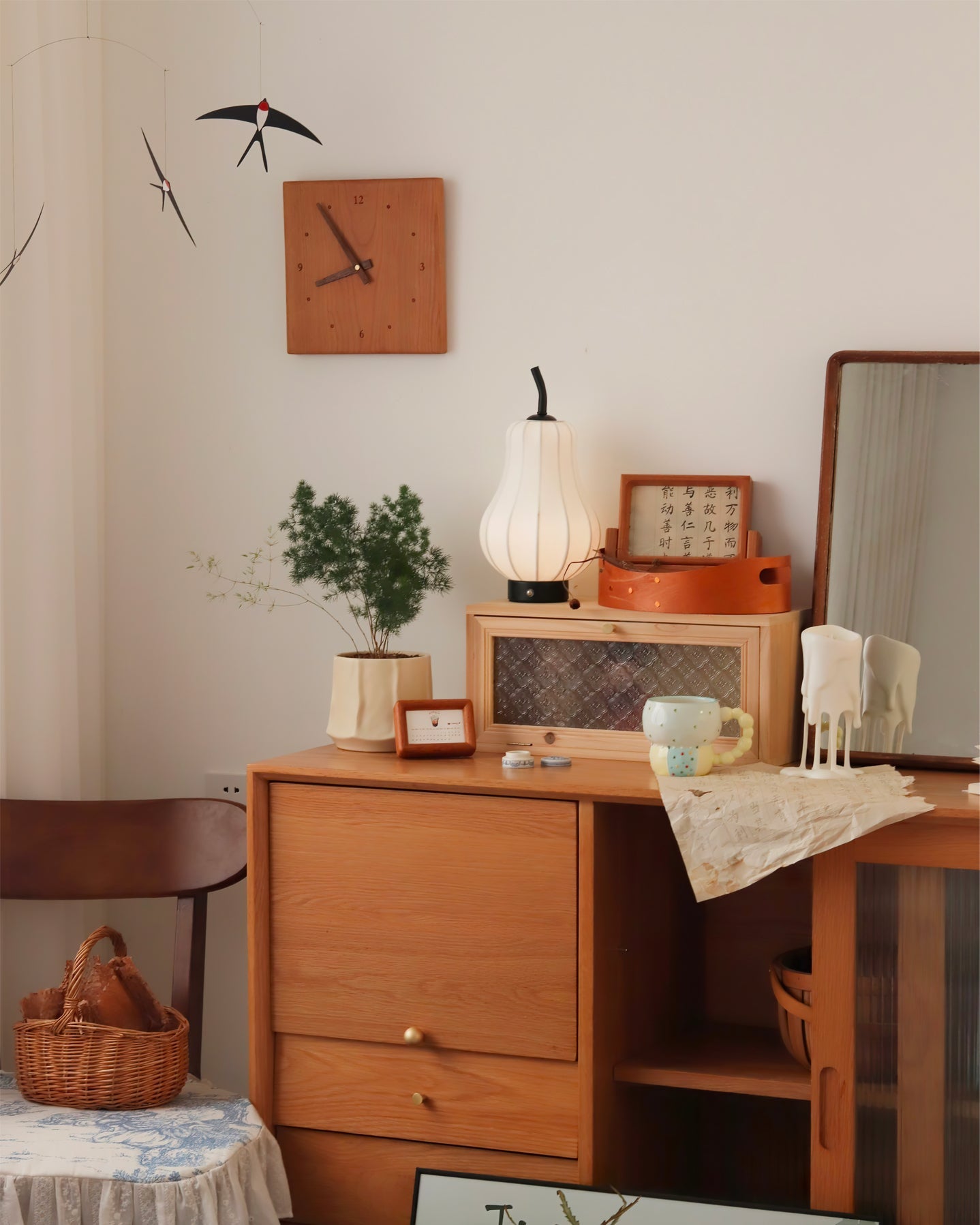 Bulb Table Lamp with Built-In Battery – Stylish Warm Lighting for Any Space 3
