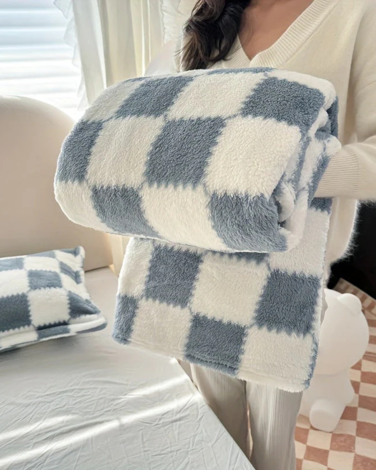 Carré-Douce Plaid – Elegant Diamond Pattern for Cozy Spaces 10