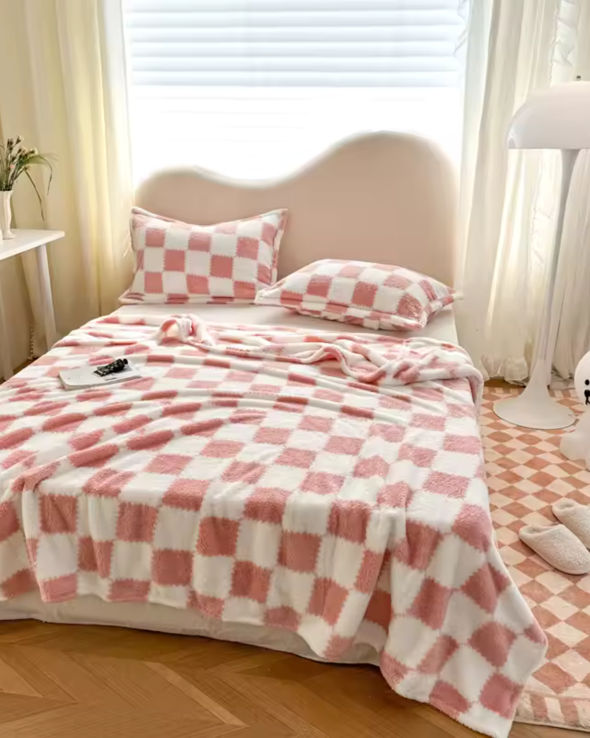 Carré-Douce Plaid – Elegant Diamond Pattern for Cozy Spaces 2