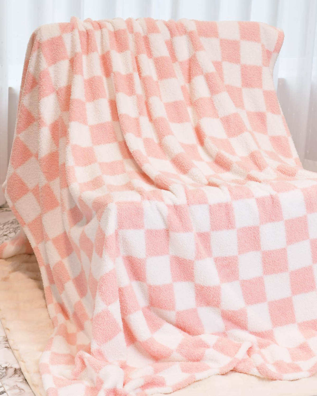 Carré-Douce Plaid – Elegant Diamond Pattern for Cozy Spaces 3