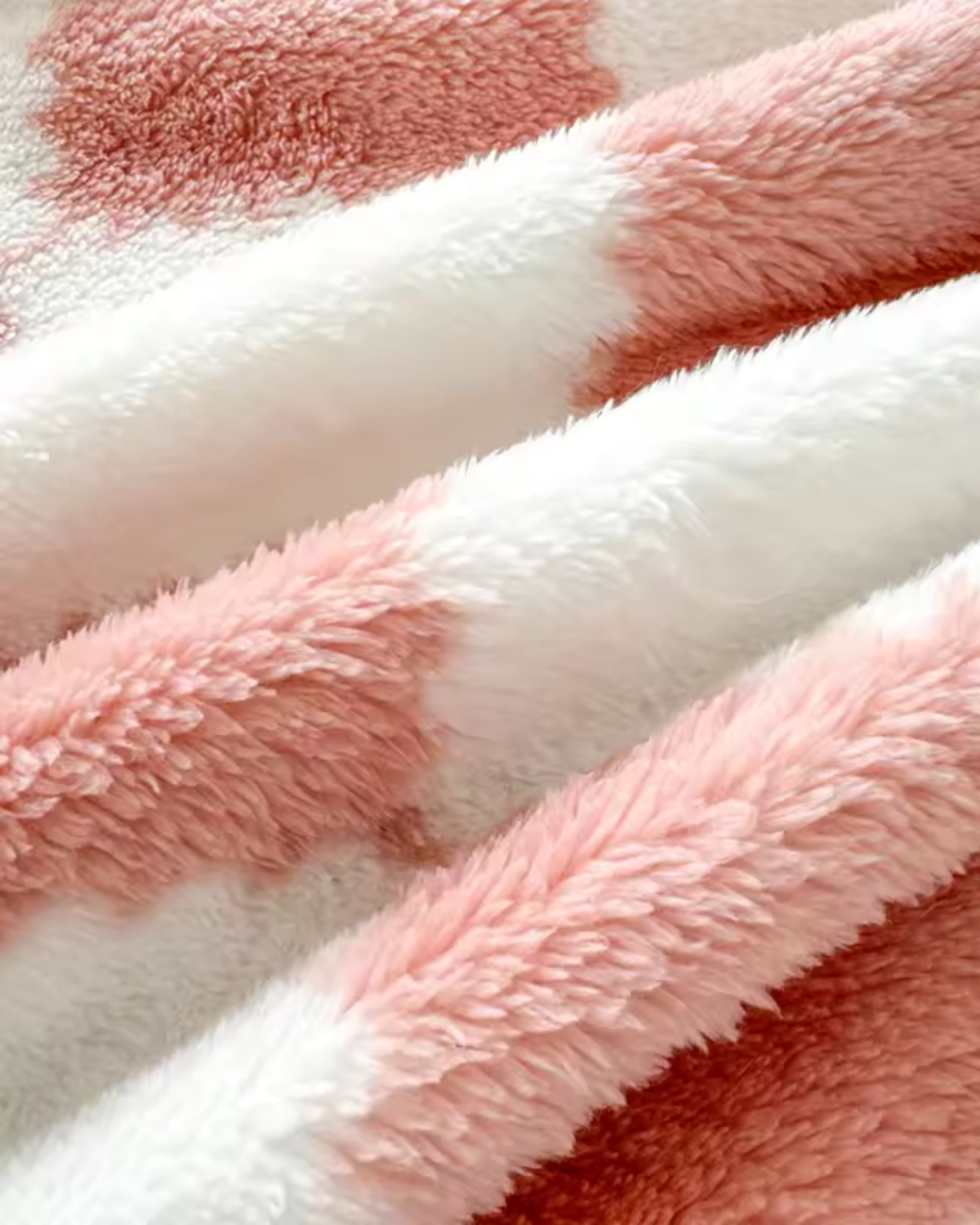 Carré-Douce Plaid – Elegant Diamond Pattern for Cozy Spaces 5