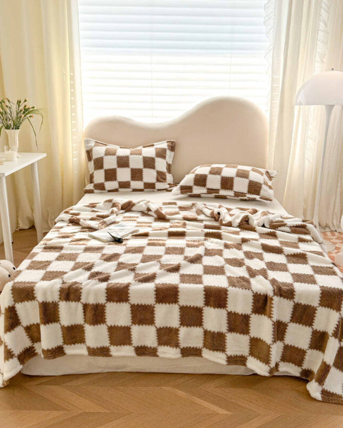 Carré-Douce Plaid – Elegant Diamond Pattern for Cozy Spaces 7