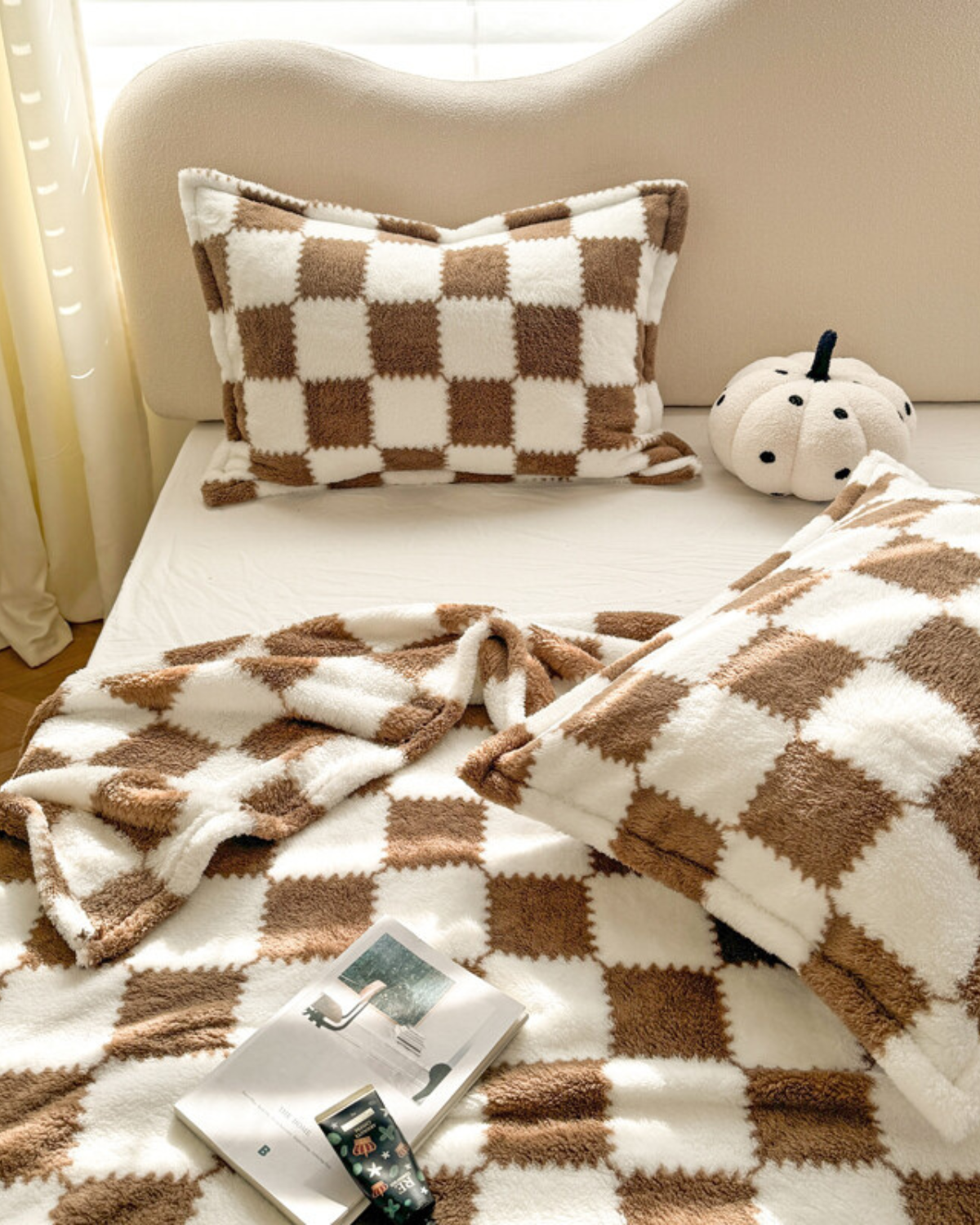 Carré-Douce Plaid – Elegant Diamond Pattern for Cozy Spaces 8