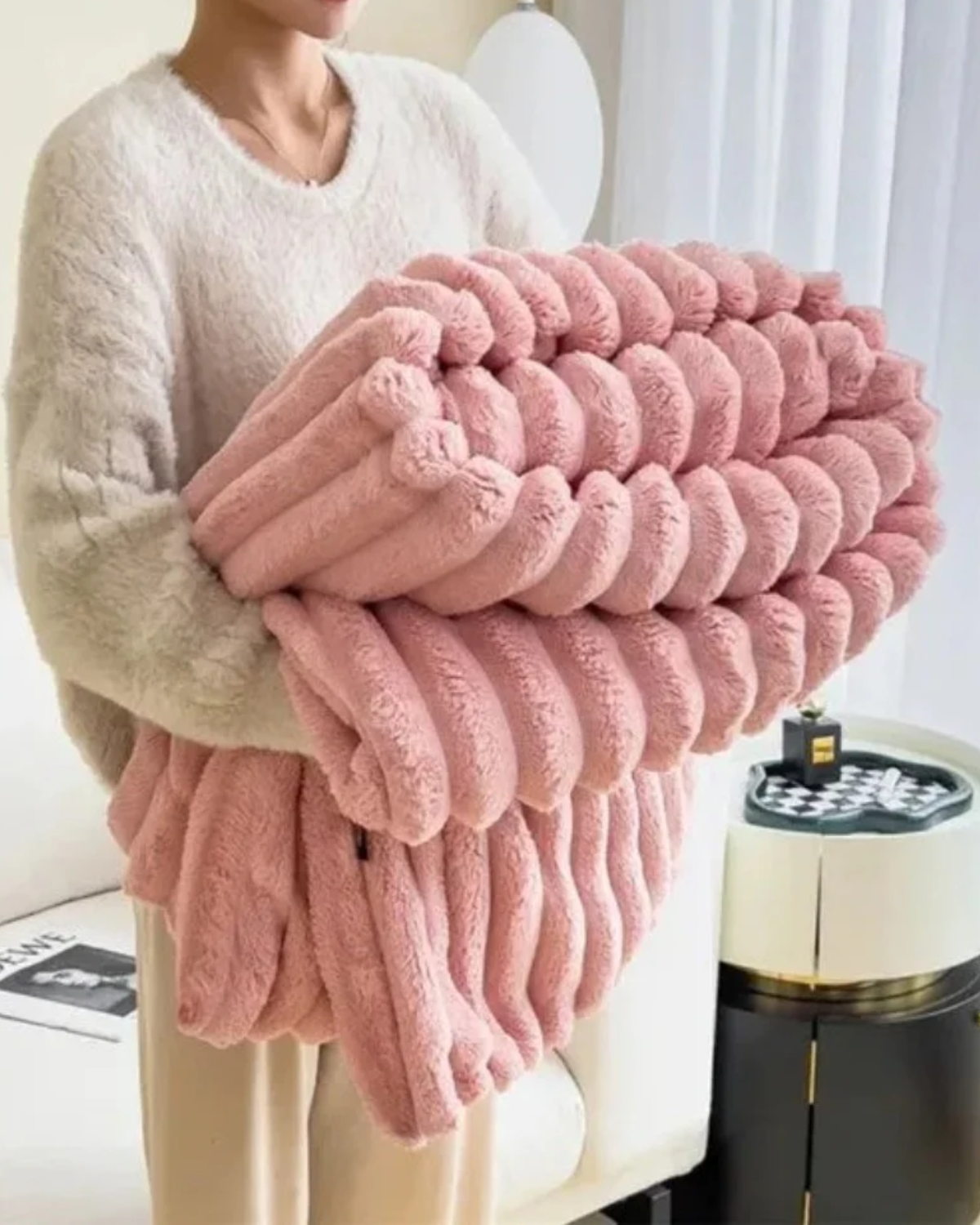 Chice Plush Thermal Blanket – Luxurious Warmth for Cozy Evenings 7