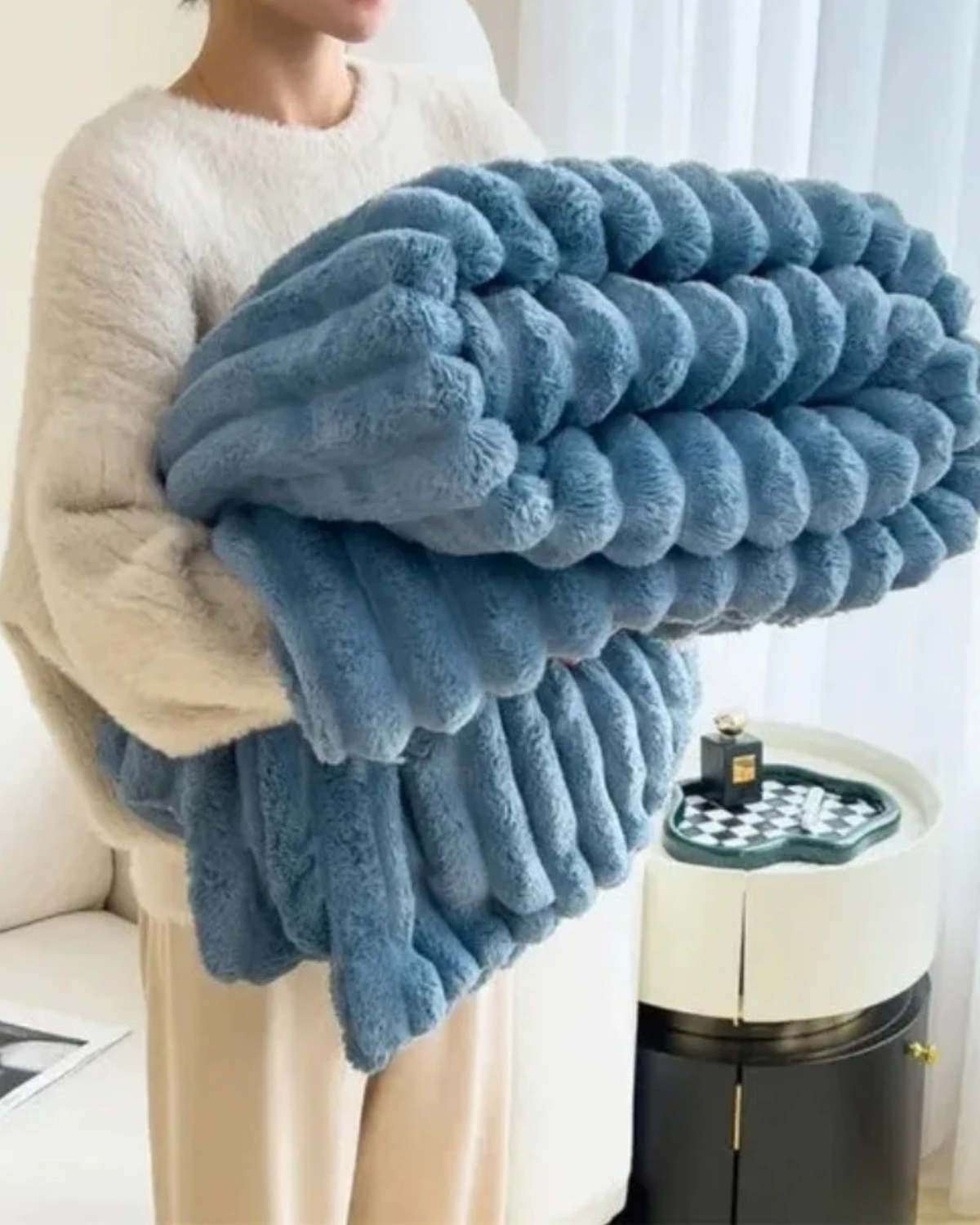 Chice Plush Thermal Blanket – Luxurious Warmth for Cozy Evenings 8