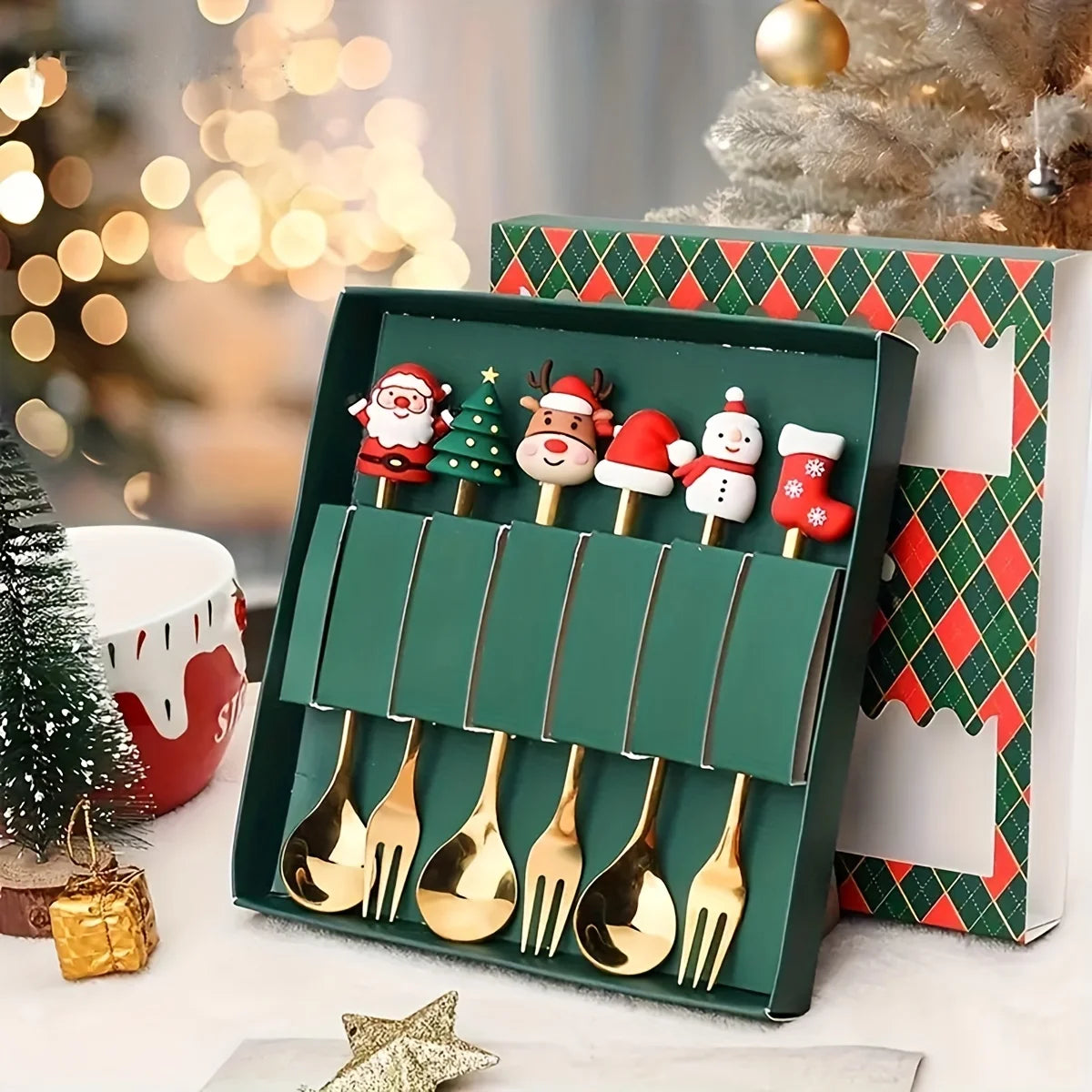 Christmas Fork and Spoon Set – Charming Santa Design for Festive Feasts 1