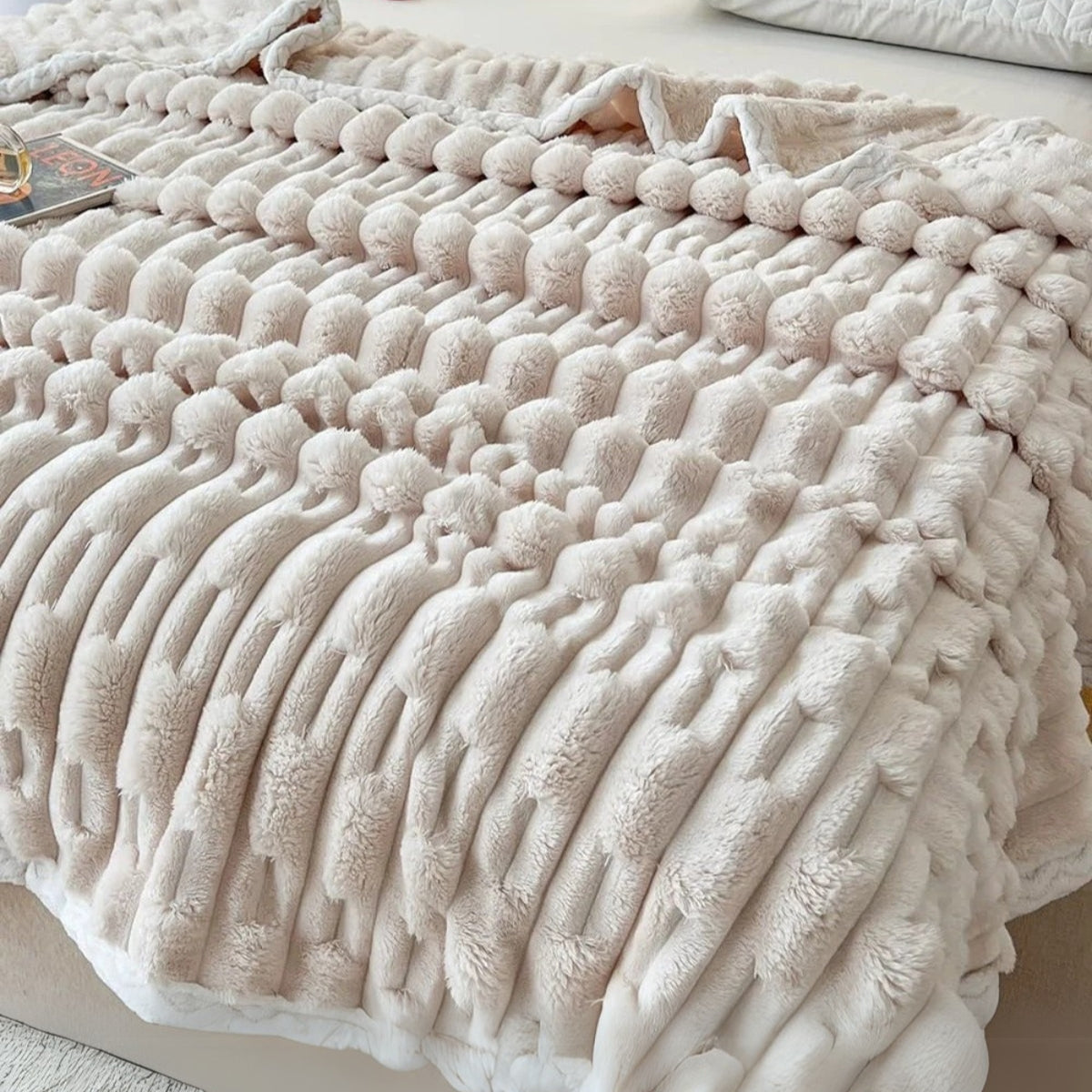 **Cuddly Blanket Philippe – Ultimate Comfort for Cozy Moments** 0