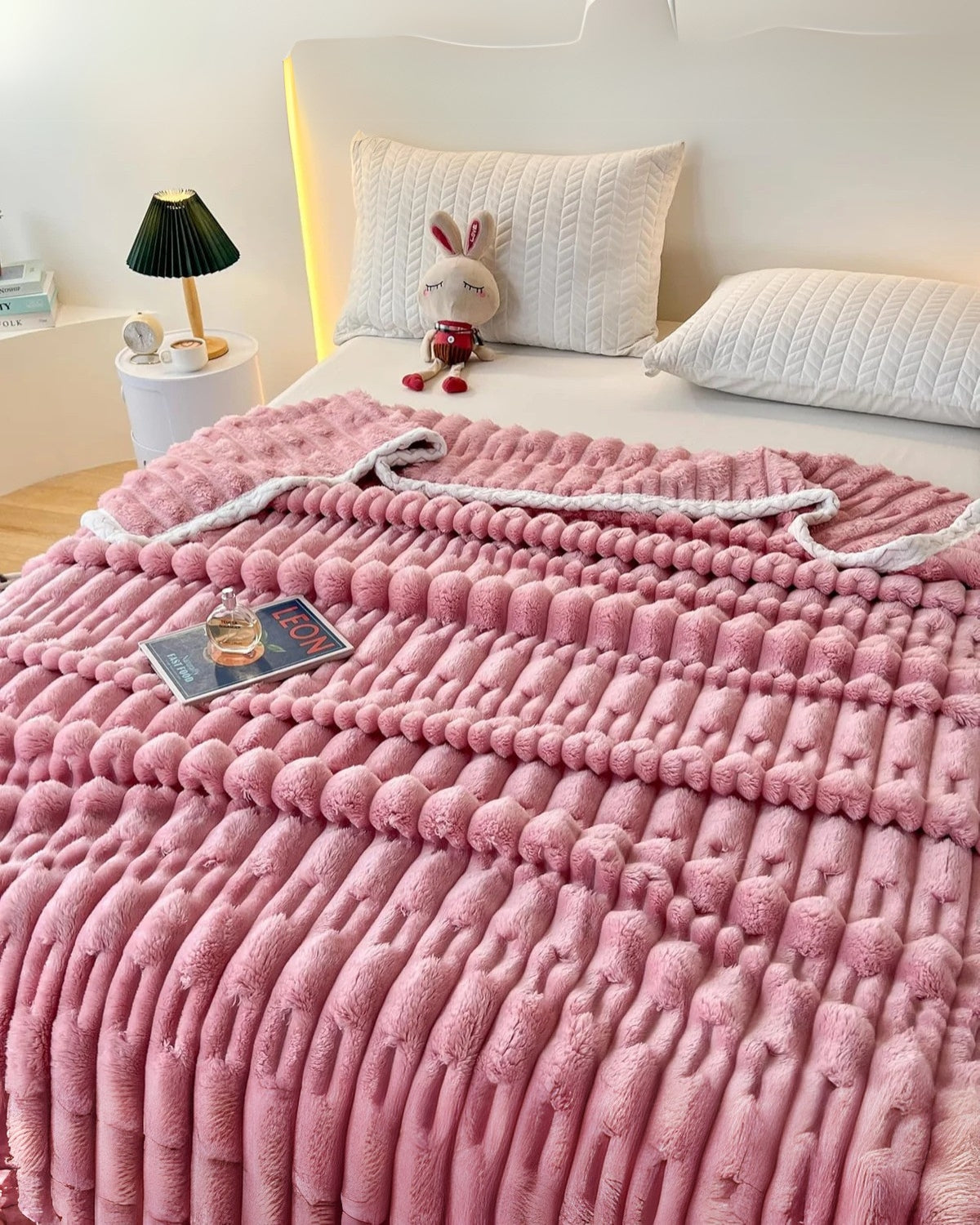 **Cuddly Blanket Philippe – Ultimate Comfort for Cozy Moments** 5
