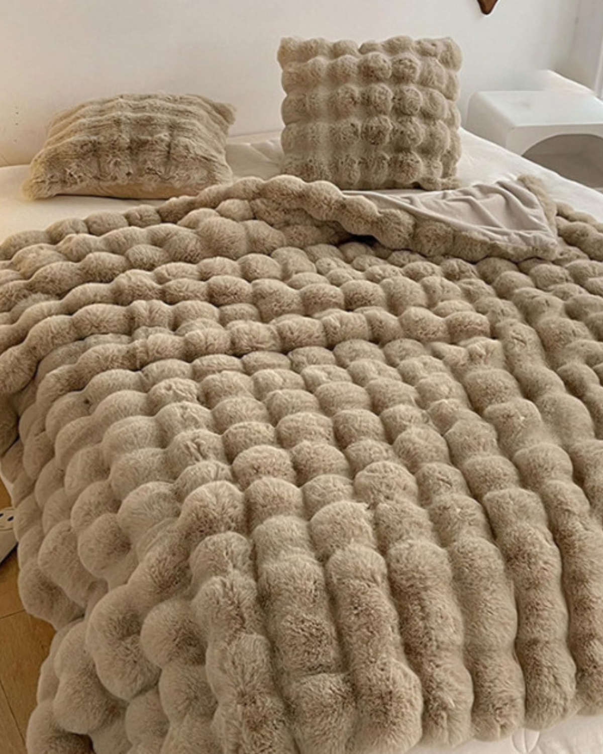 **Étoffe Cloud Wool Blanket – Cozy Luxury for Every Space** 8