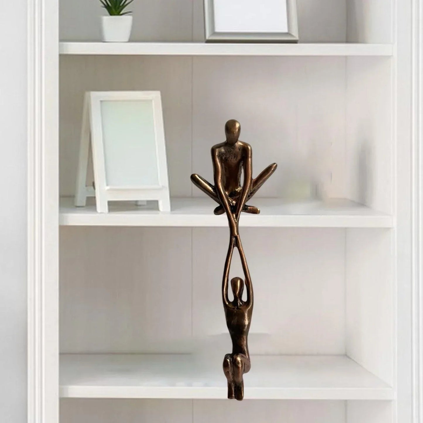 **Euwige Love and Strength Sculpture – Emblem of Trust and Harmony** 2