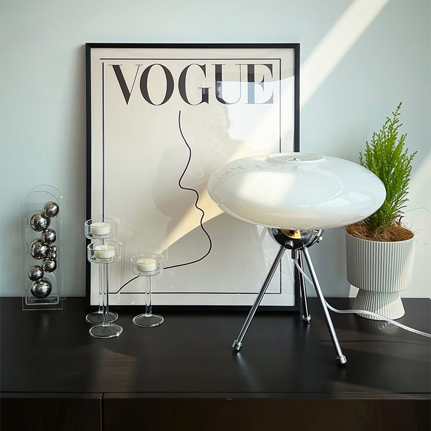 Glass UFO Table Lamp – Contemporary Elegance with Warm Glow 2
