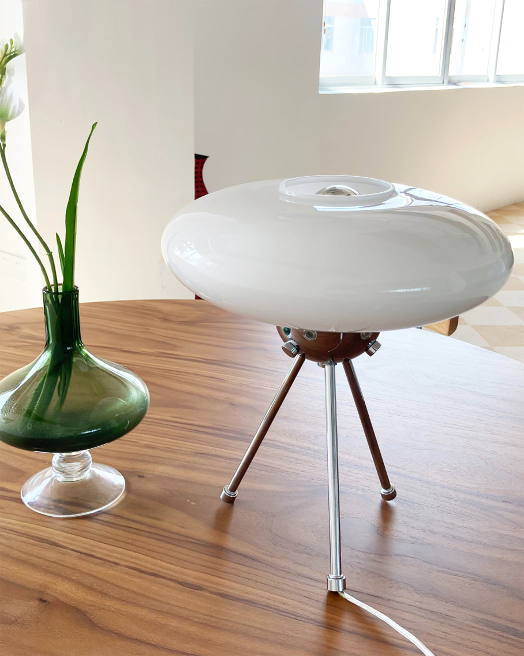 Glass UFO Table Lamp – Contemporary Elegance with Warm Glow 5