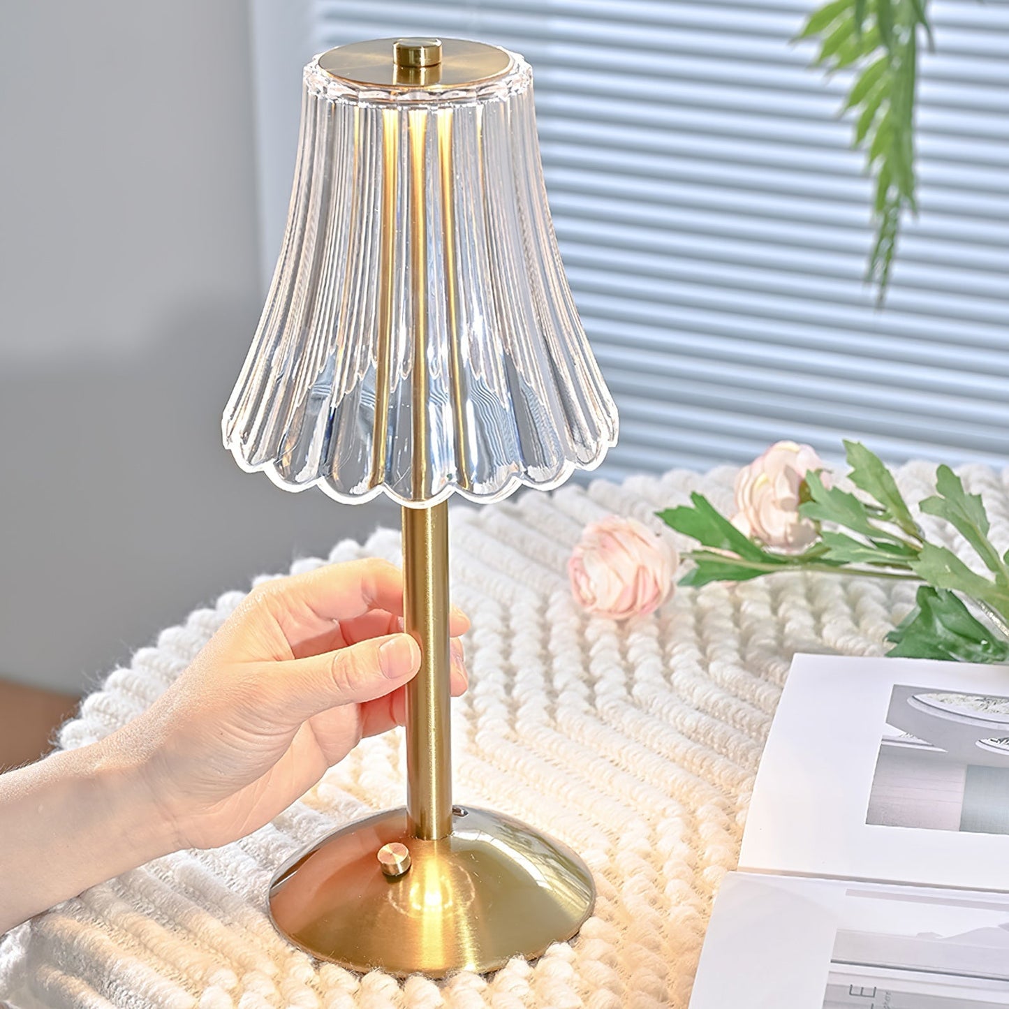Glittering Table Lamp – Artistic Touch with Shimmering Elegance 2