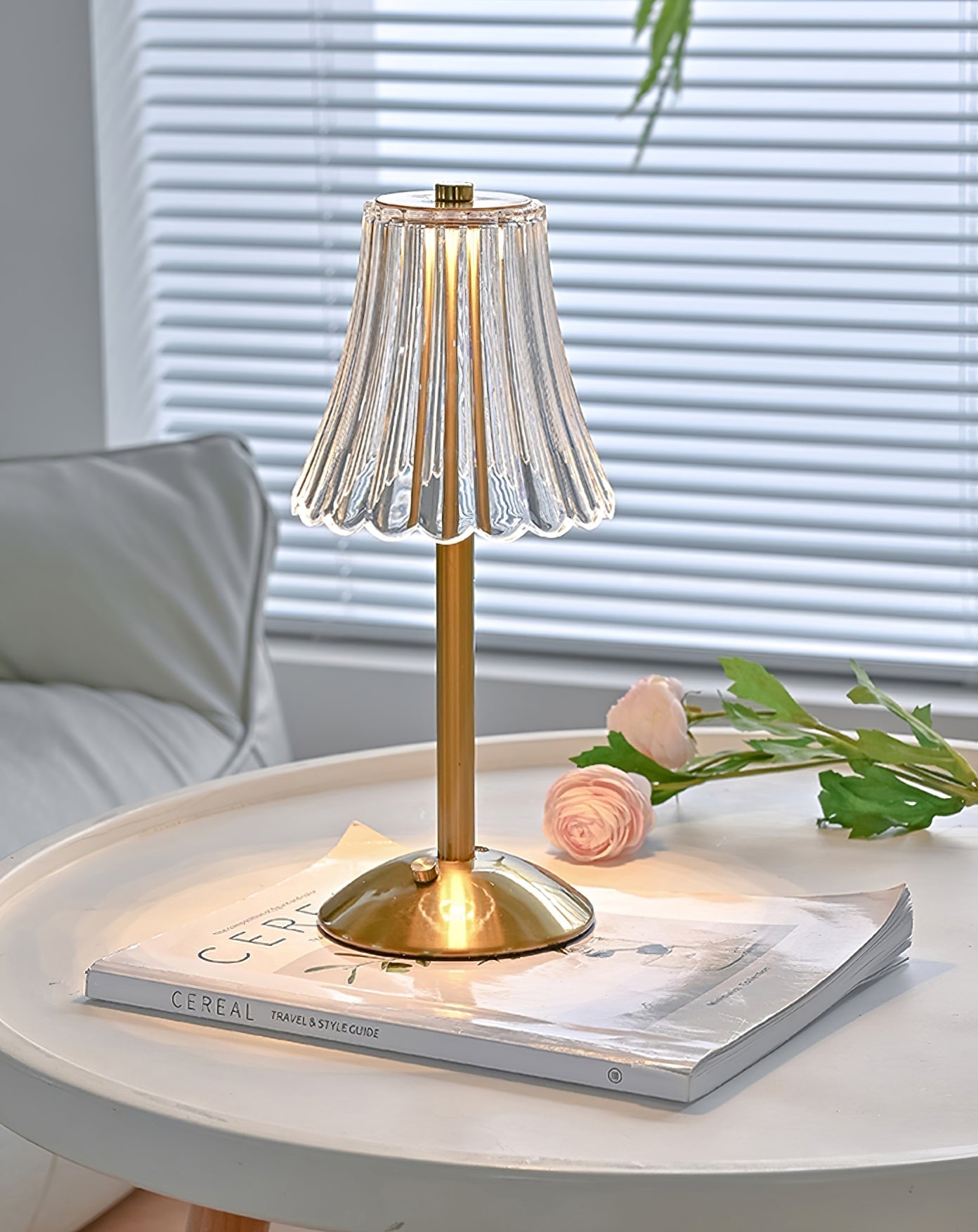 Glittering Table Lamp – Artistic Touch with Shimmering Elegance 4