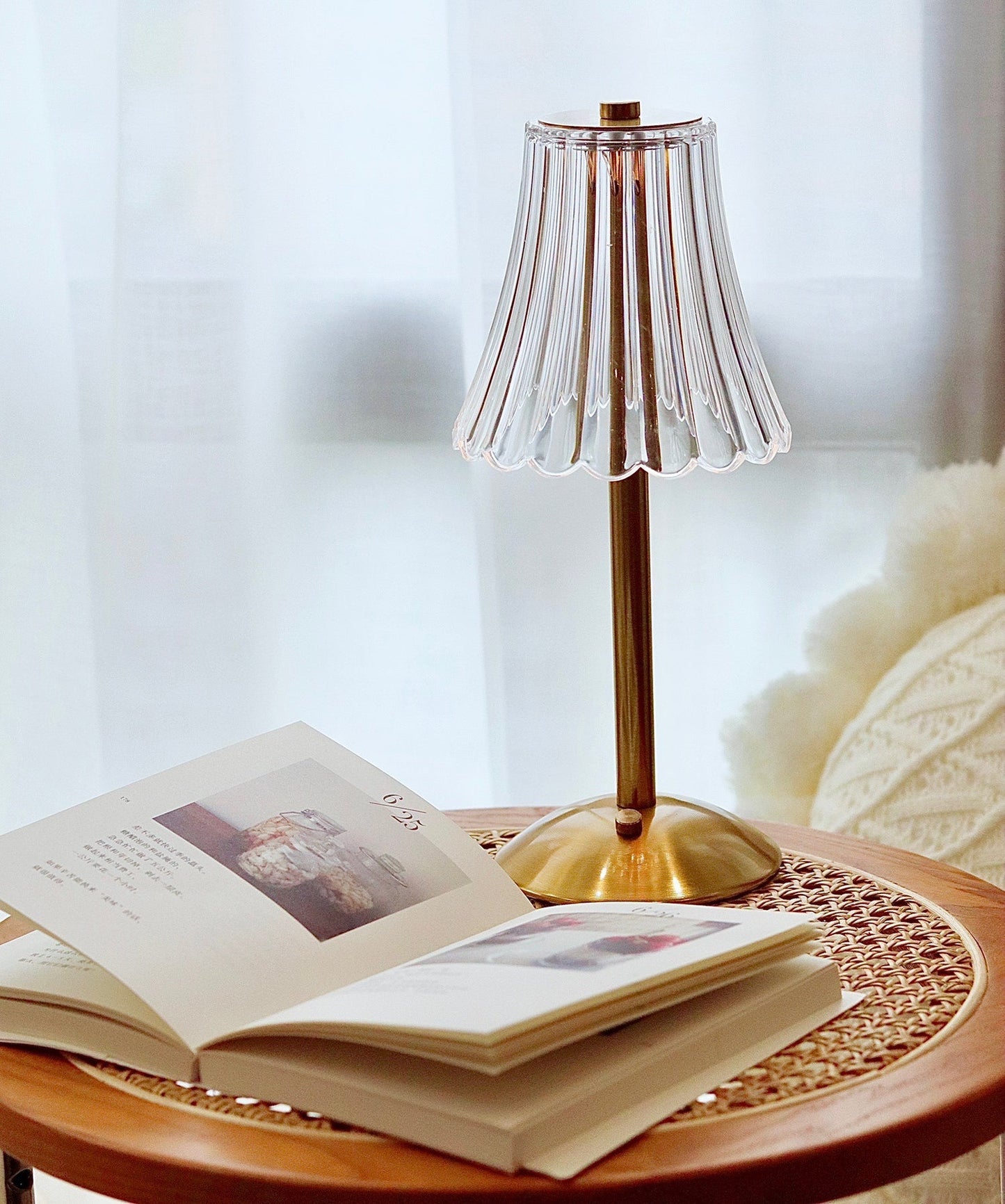Glittering Table Lamp – Artistic Touch with Shimmering Elegance 5