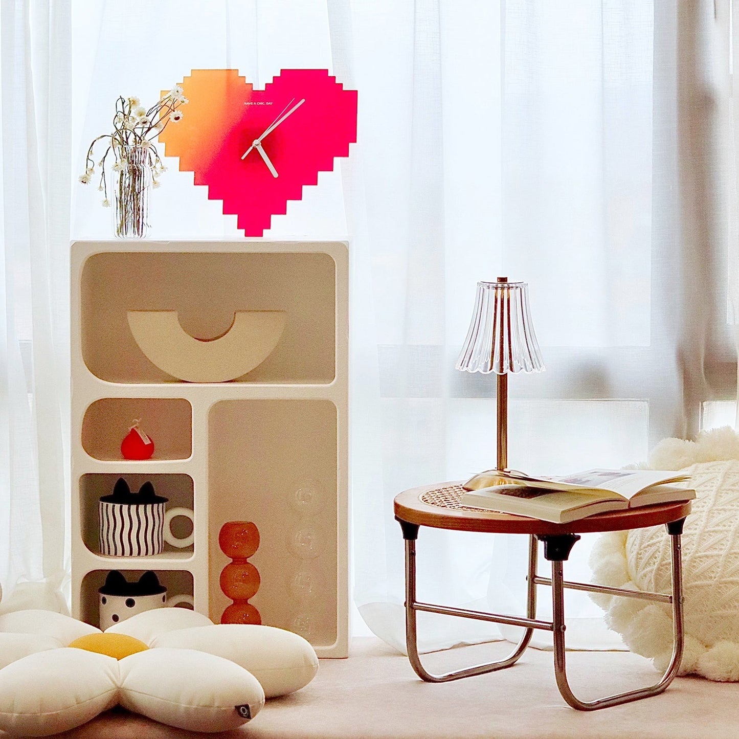Glittering Table Lamp – Artistic Touch with Shimmering Elegance 8