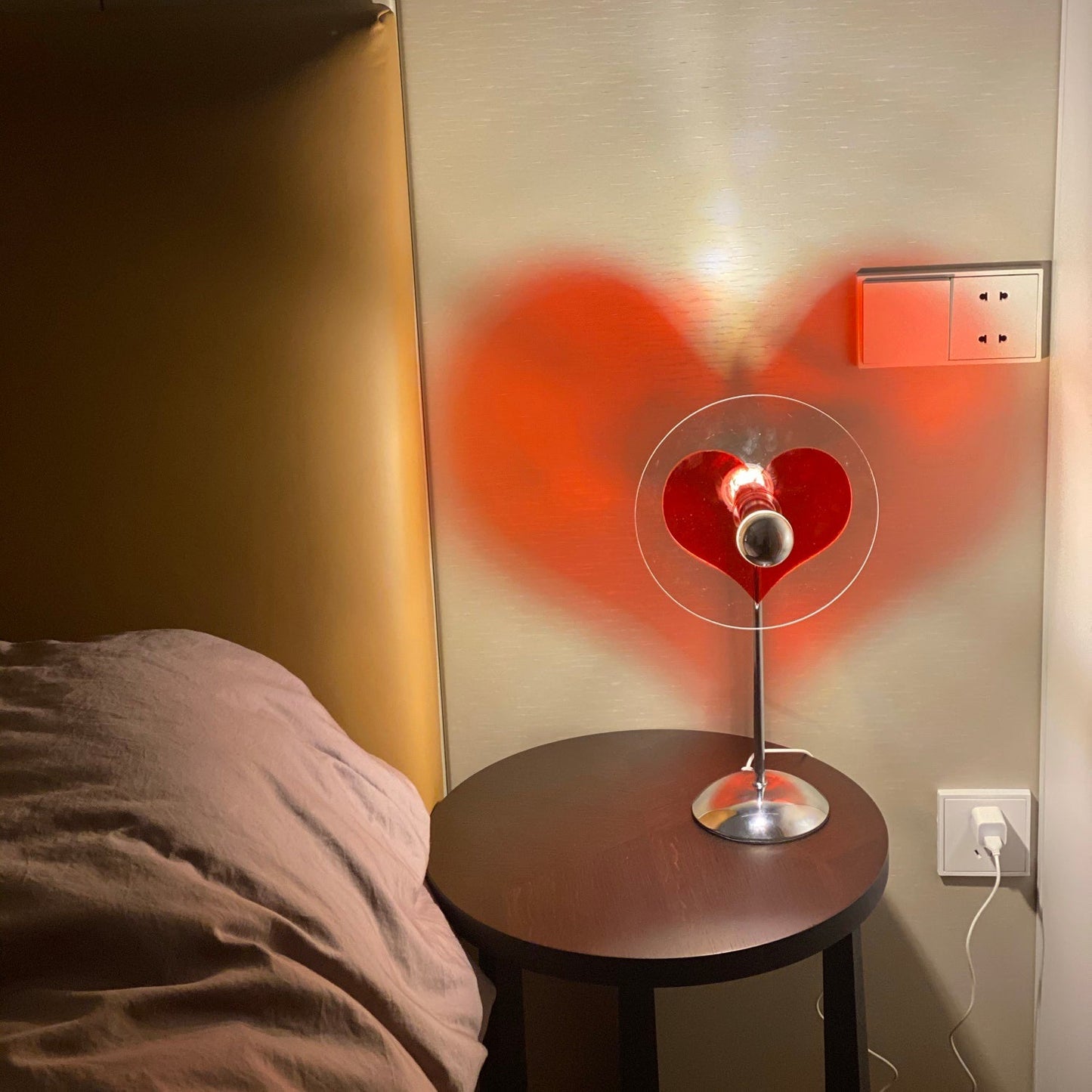 Heart Atmosphere Table Lamp – Charming Glow for Cozy Nights 4