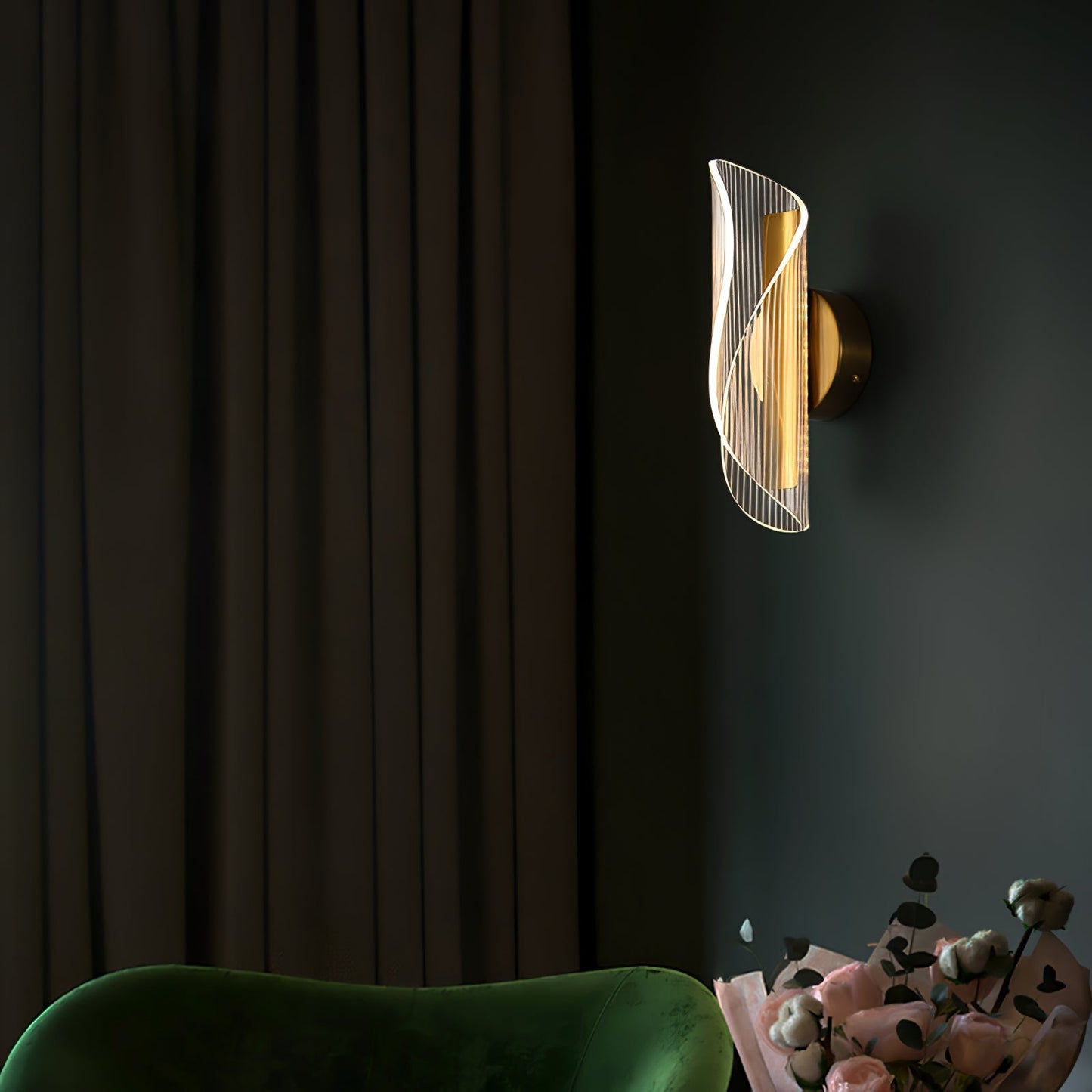 Hershal Luxe Wall Lamp – Stunning Crystal Design with Warm Glow 2