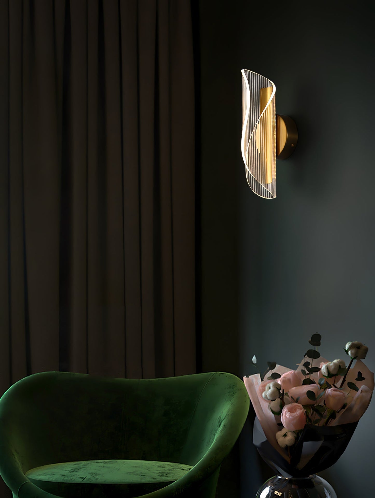 Hershal Luxe Wall Lamp – Stunning Crystal Design with Warm Glow 5