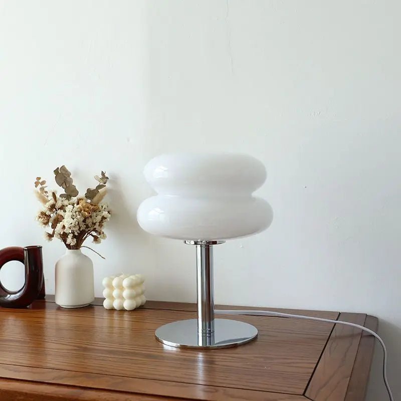 Italian Bauhaus Table Lamp – Stylish Illumination with Retro Appeal 8