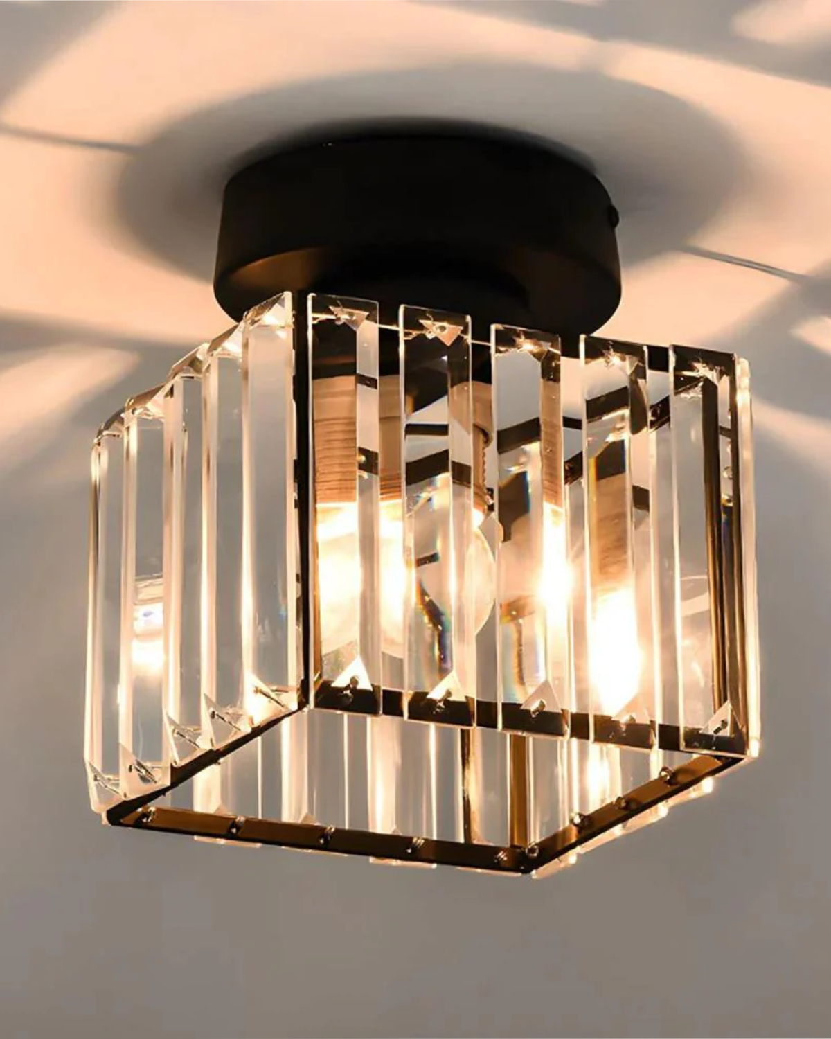 La Prismatique Ceiling Lamp – Luxurious Design with Captivating Light 1