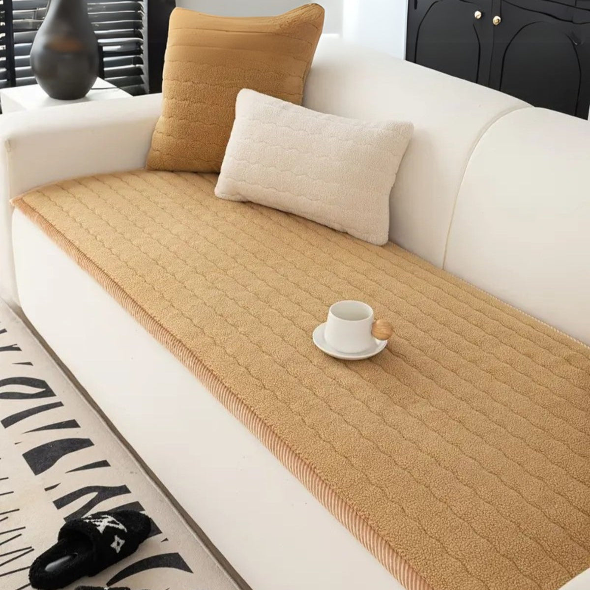 La Sérénité Élégante – Premium Plush Cover for Stylish Comfort 0