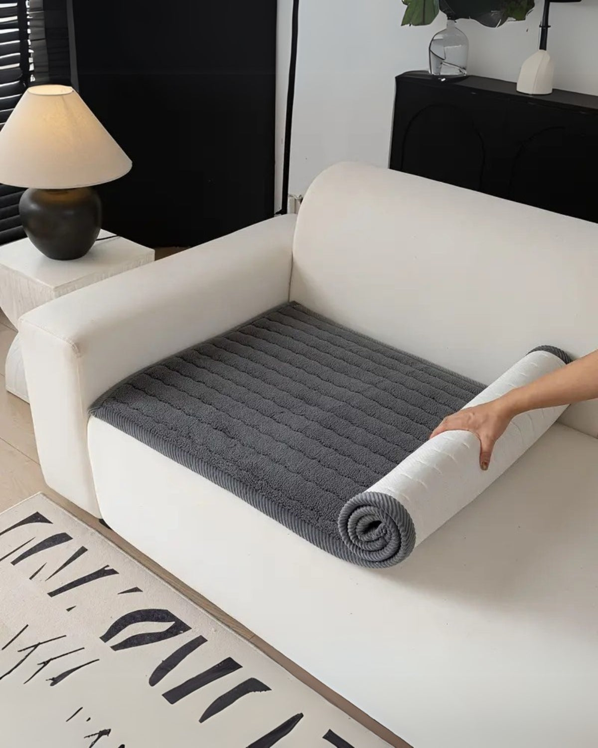 La Sérénité Élégante – Premium Plush Cover for Stylish Comfort 3