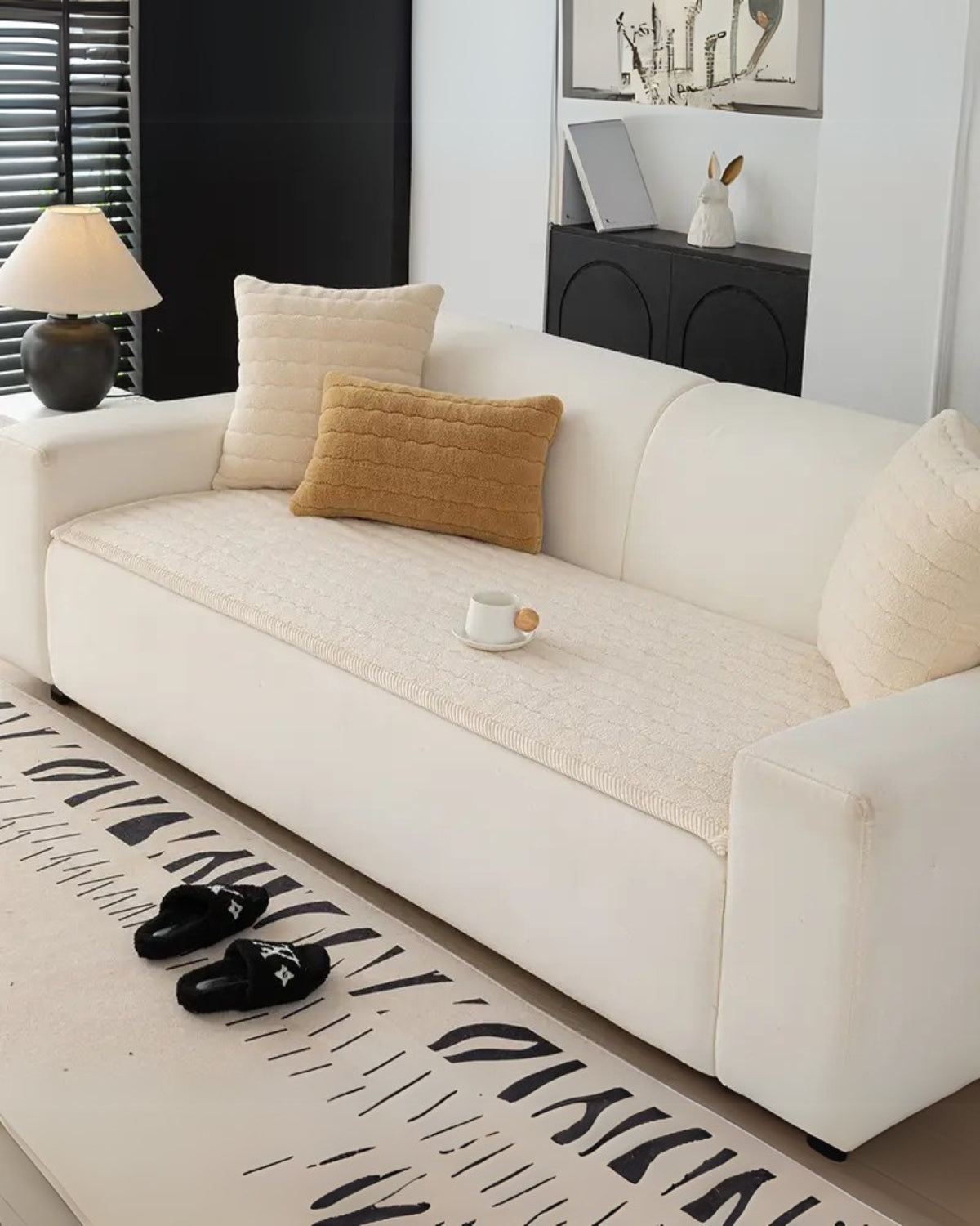 La Sérénité Élégante – Premium Plush Cover for Stylish Comfort 4