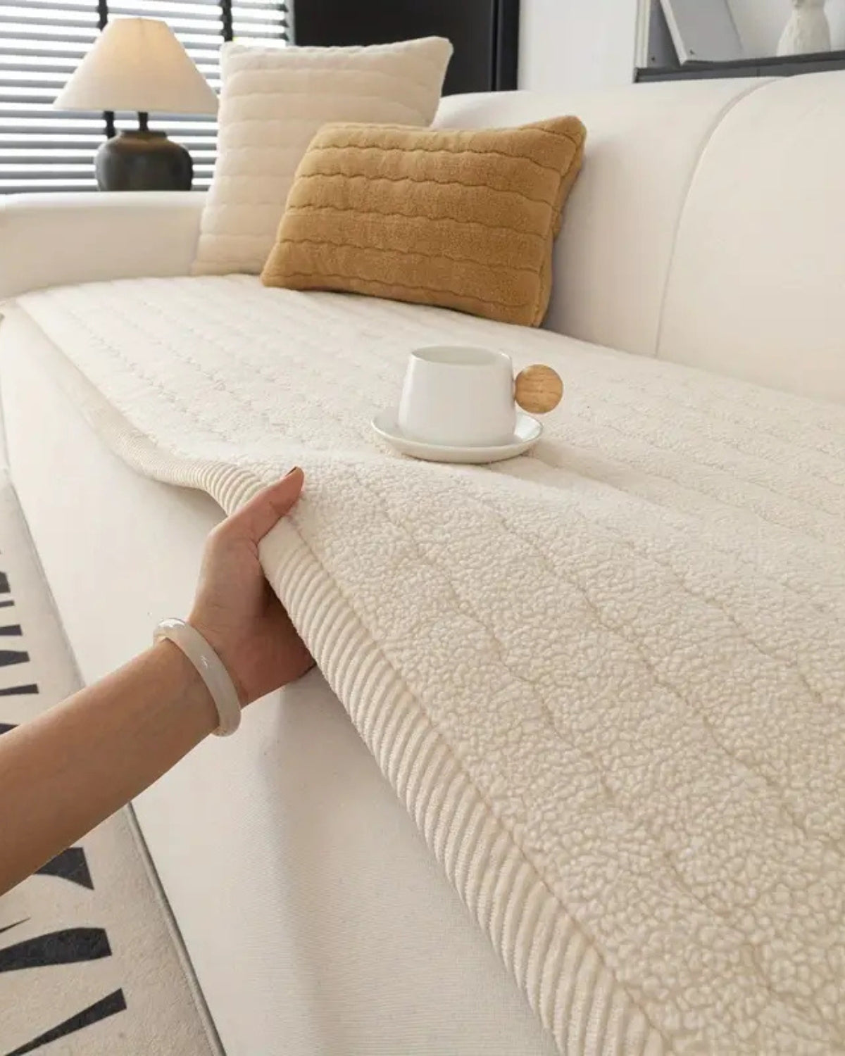 La Sérénité Élégante – Premium Plush Cover for Stylish Comfort 5