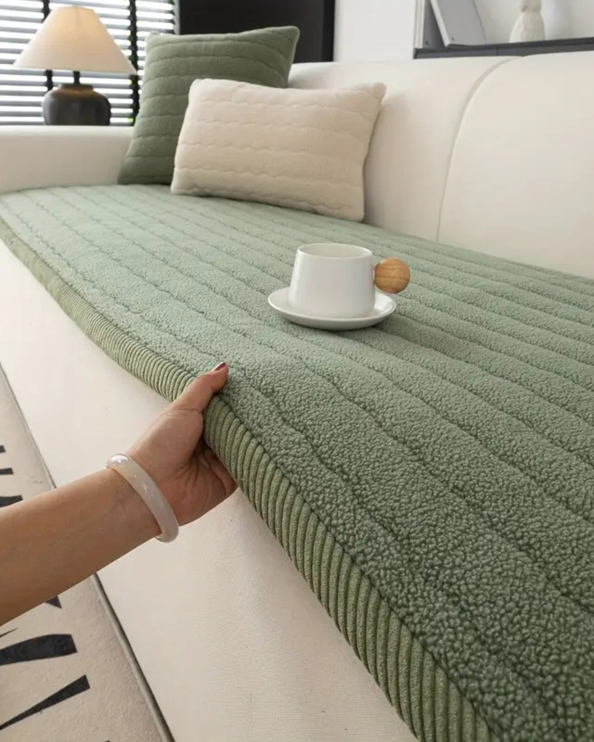 La Sérénité Élégante – Premium Plush Cover for Stylish Comfort 7