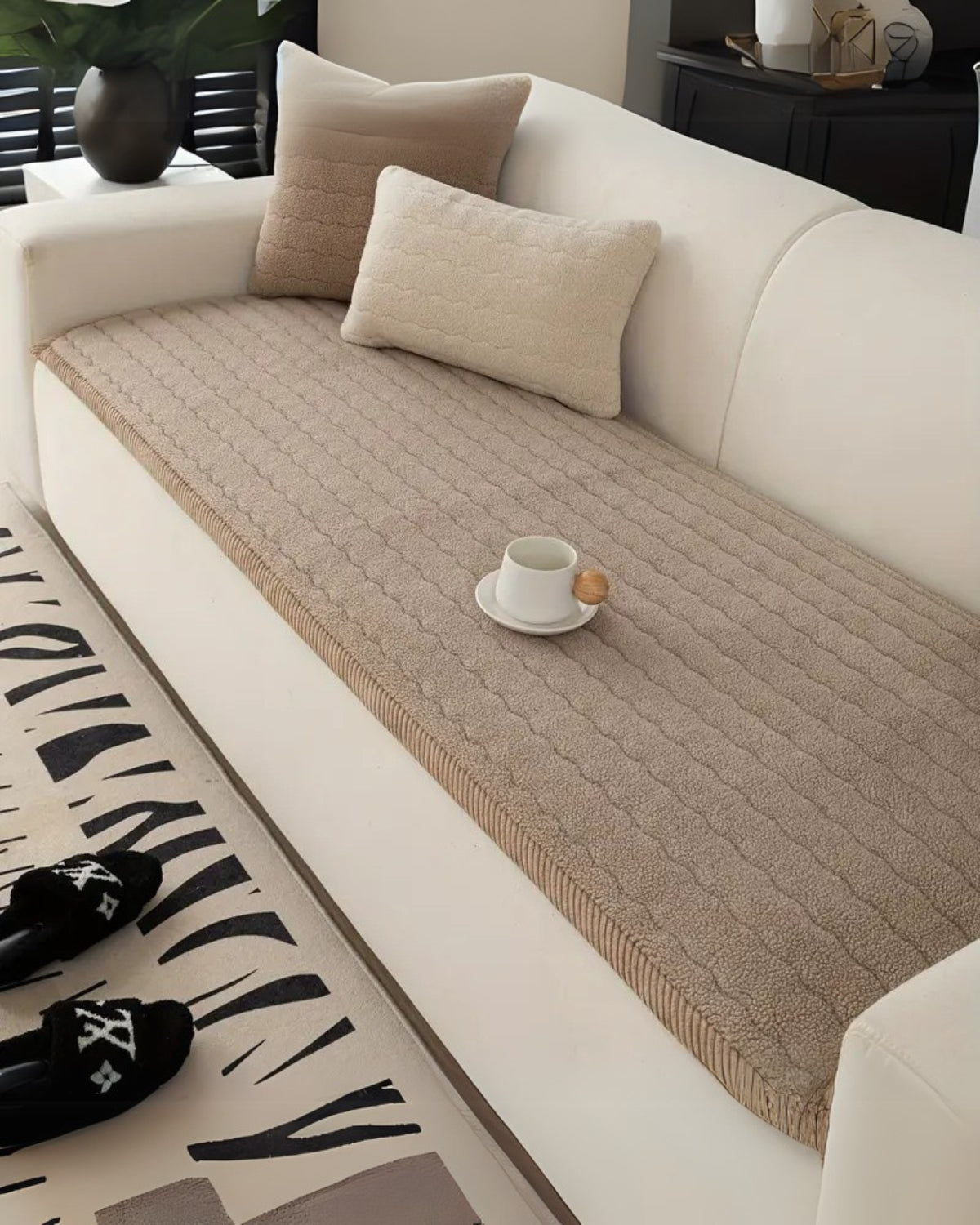 La Sérénité Élégante – Premium Plush Cover for Stylish Comfort 8