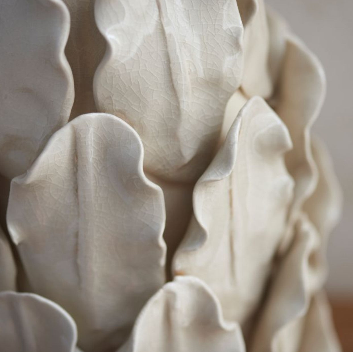 Layered Lamp Leaf – Handcrafted Ceramic Design for Elegant Spaces 1