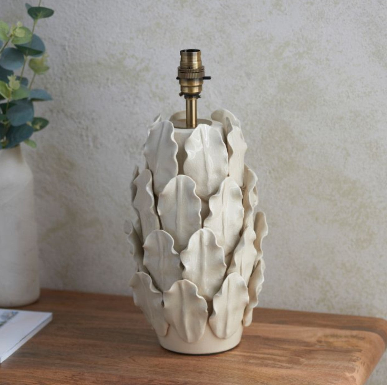Layered Lamp Leaf – Handcrafted Ceramic Design for Elegant Spaces 2