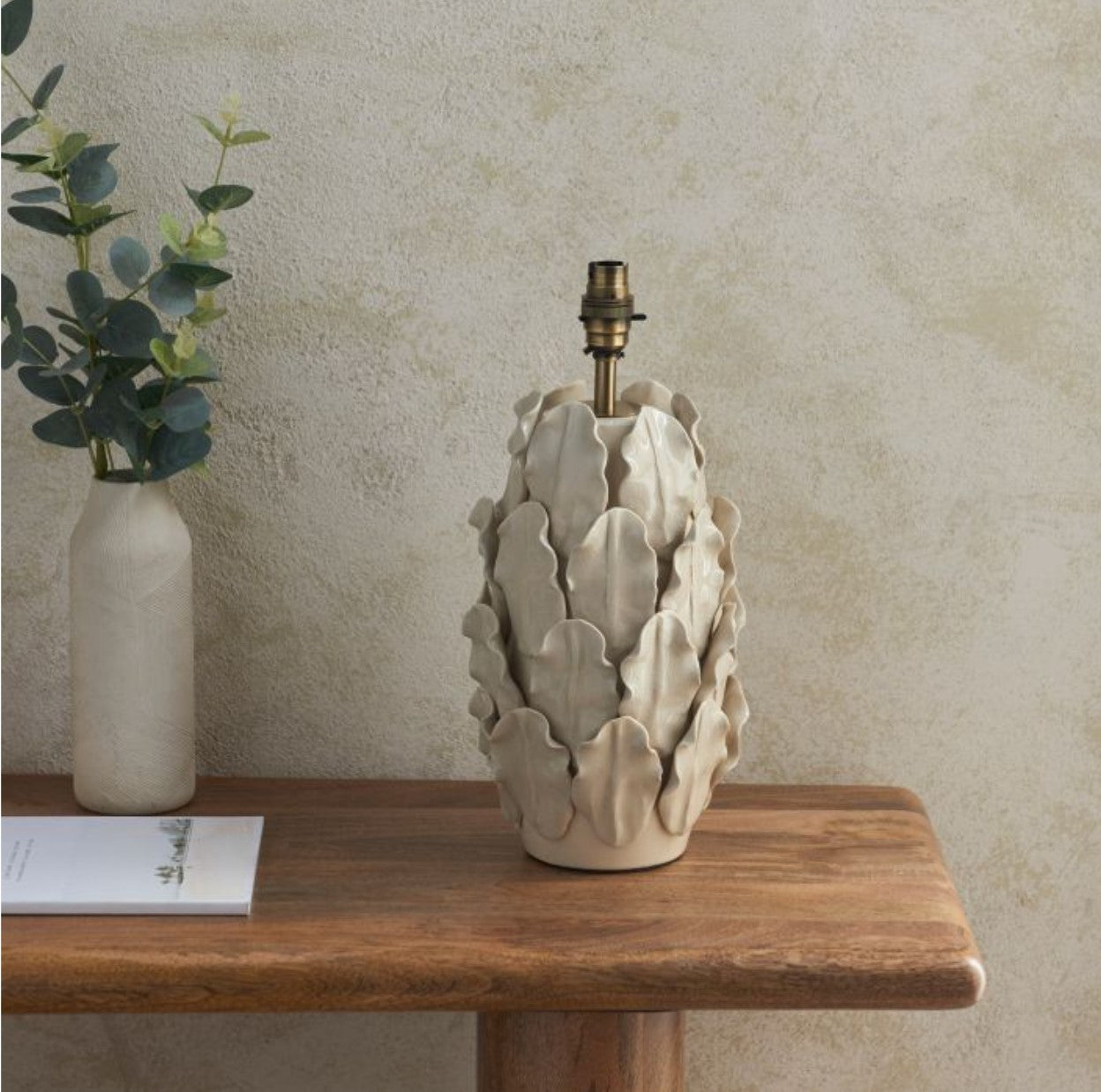 Layered Lamp Leaf – Handcrafted Ceramic Design for Elegant Spaces 4