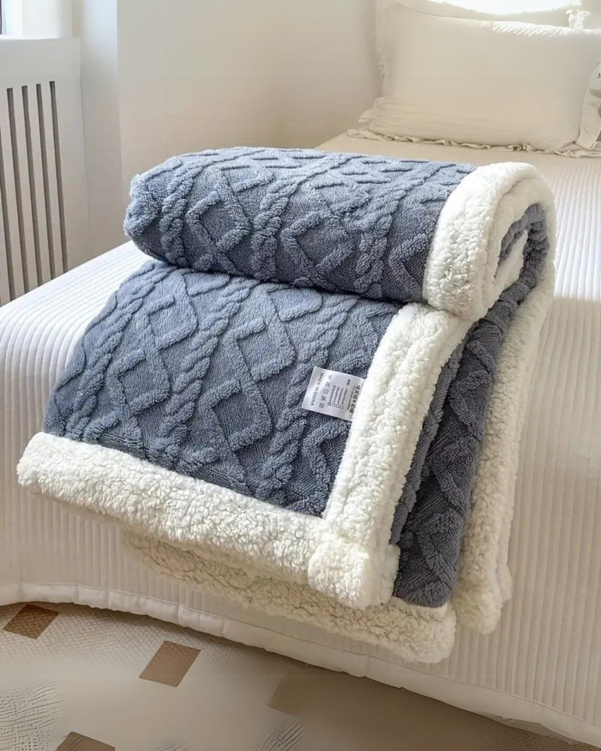 Le Rêvaire Elegant Fleece Blanket – Luxurious Warmth with Cozy Comfort 1