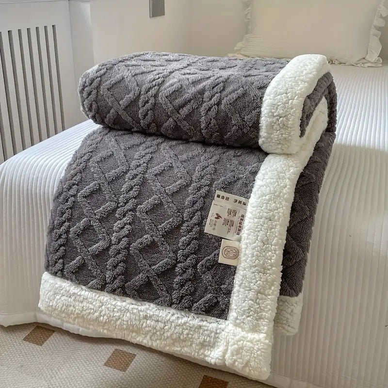 Le Rêvaire Elegant Fleece Blanket – Luxurious Warmth with Cozy Comfort 3