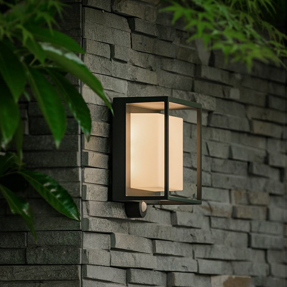 Lynora Solar Wall Lamp – Eco-Friendly Outdoor Illumination 3
