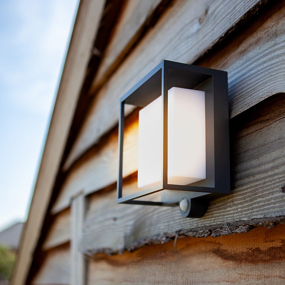 Lynora Solar Wall Lamp – Eco-Friendly Outdoor Illumination 4