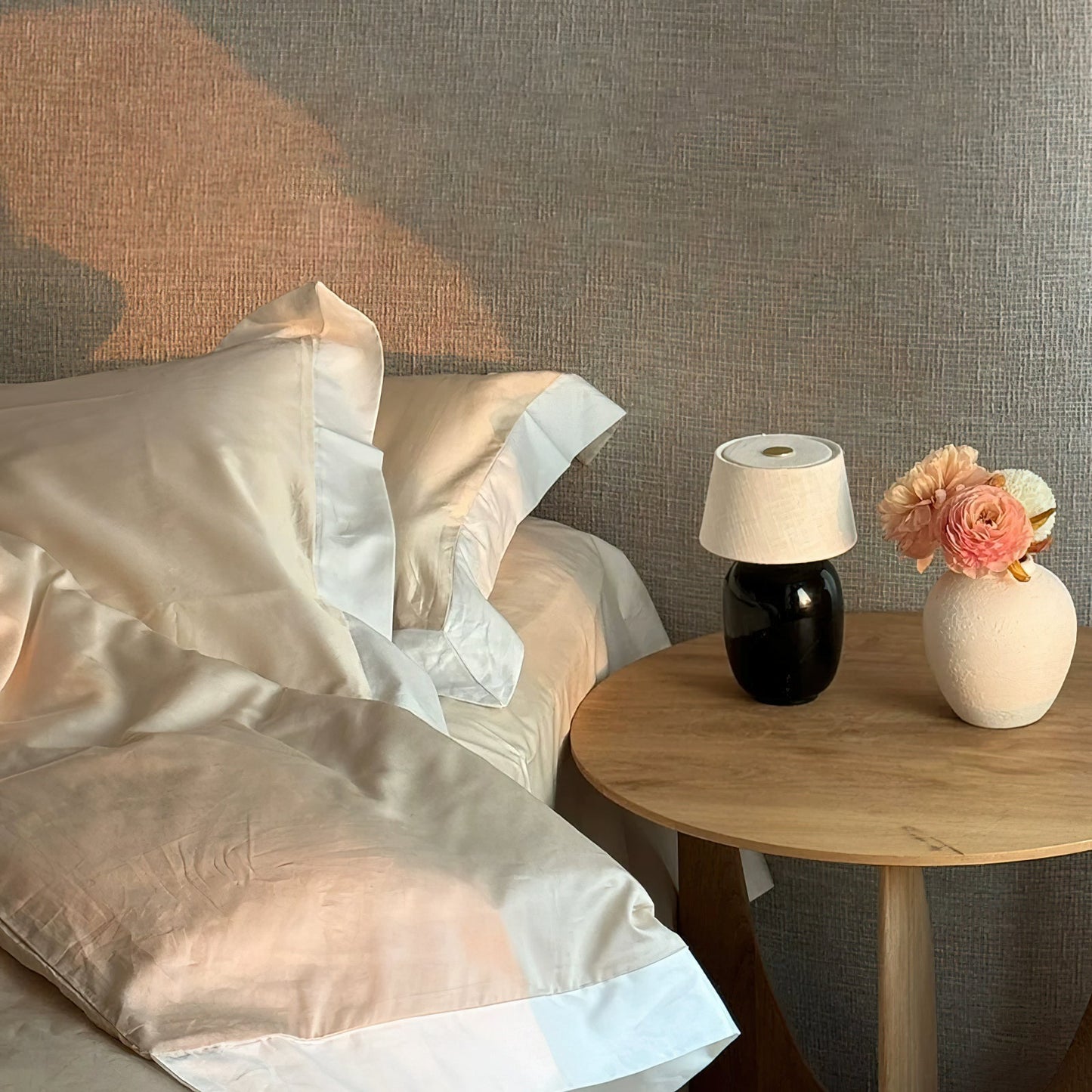 Marie Table Lamp – Luxurious Ceramic Base with Soft Glow 3